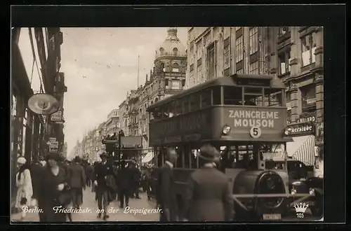 AK Berlin, Reges Stadttreiben Friedrichstrasse an der Leipzigerstrasse