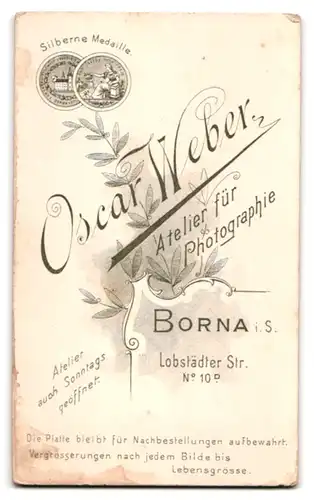 Fotografie Oscar Weber, Borna i. S., Lobstädter Strasse 10d, Uniformierter Uff. mit Schützenschnur nebst Gattin