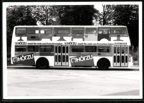Fotografie Bus, Doppeldecker Omnibus der BVG in Berlin, Reklame TV-Zeitschrift Hörzu