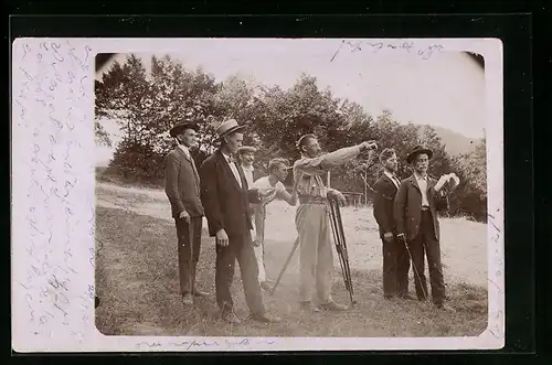 AK Männergruppe mit einem Teleskop