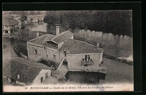 AK Bourdeilles, Moulin sur la Dronne, Vue prise des Remparts du Chateau