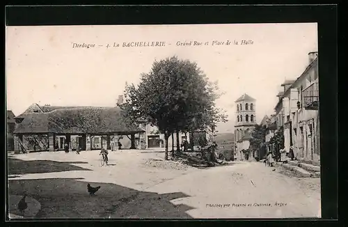 AK La Bachellerie, Grand` Rue et Place de la Halle