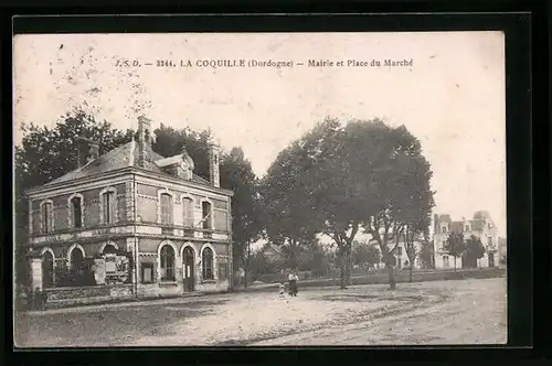 AK La Coquille, Mairie et Place du Marché