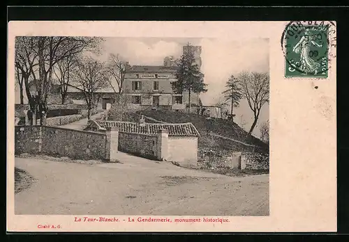 AK La Tour-Blanche, La Gendarmerie, monument historique