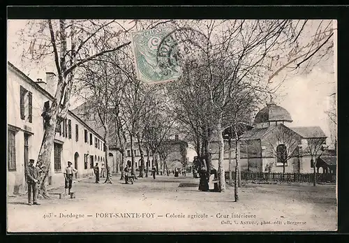 AK Port-Sainte-Foy, Colonie agricole, Cour intérieure