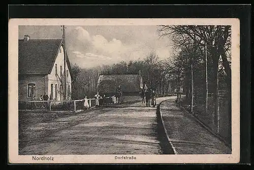 AK Nordholz, Dorfstrasse mit Einwohnern, Reitern und zwei Häusern