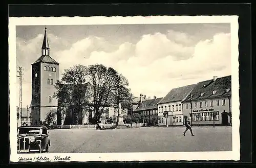 AK Jessen /Elster, Markt mit Kirche und Auto