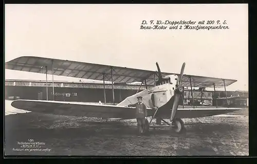 Foto-AK Sanke Nr. 435: D.F.W.-Doppeldecker mit 200 P.S. Benz-Motor und 2 Maschinengewehren