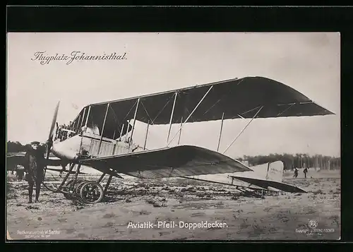 Foto-AK Sanke: Berlin, Flugplatz Johannisthal, Aviatik-Pfeil-Doppeldecker