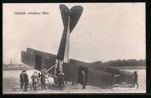Foto-AK Sanke Nr. 322: Glücklick verlaufener Sturz eines Flugzeugs