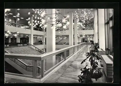 AK Berlin, Treppe zum Hauptfoyer im Palast der Republik