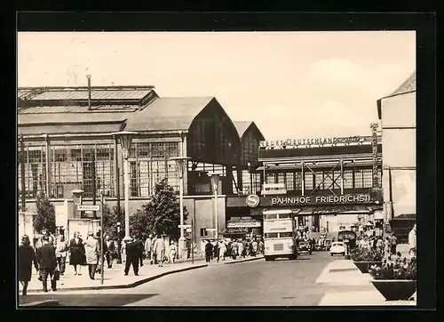 AK Berlin, Bahnhof Friedrichstrasse, Doppeldeck-Omnibus