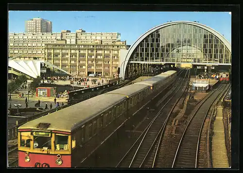AK Berlin, S-Bahnhof Alexanderplatz auf den Gleisen