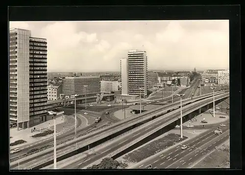 AK Halle /Saale, Ernst-Thälmann-Platz mit Hochhäusern