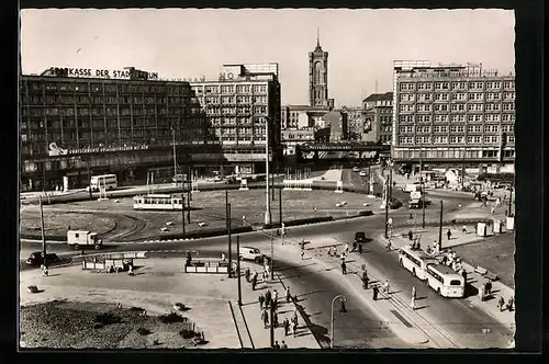 AK Berlin, Alexanderplatz mit HO-Warenhaus, Berolina-Haus und Rotem Rathaus, Strassenbahn