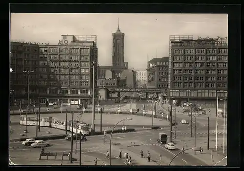 AK Berlin, Alexanderplatz, HO-Warenhaus, Berolina-Haus, Rotes Rathaus, Strassenbahn