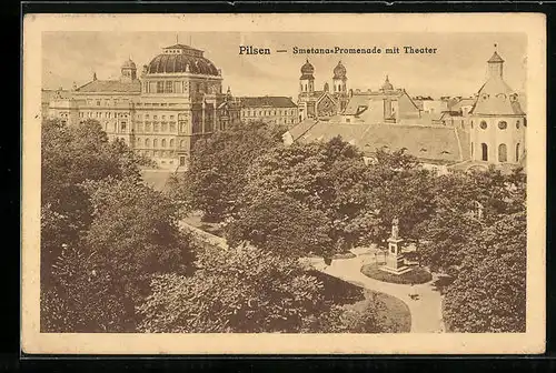 AK Pilsen, Smetana-Promenade mit Theater und Synagoge, von oben gesehen