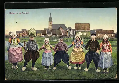 AK Marken, niederländische Kinder auf einer Wiese