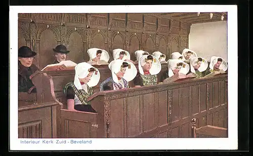 AK Zuid-Beveland, Interieur Kerk, Frauen in niederländischer Tracht in der Kirche