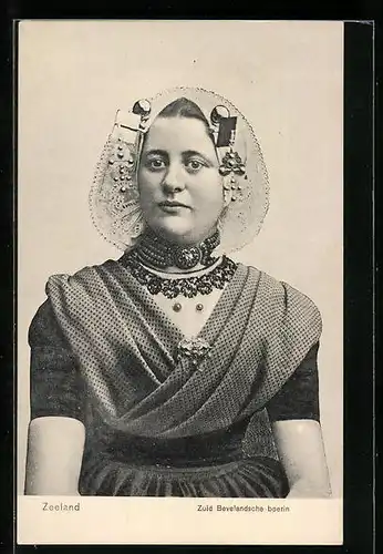 AK Zeeland, Zuid Bevelandsche boerin, niederländische Frau in Tracht