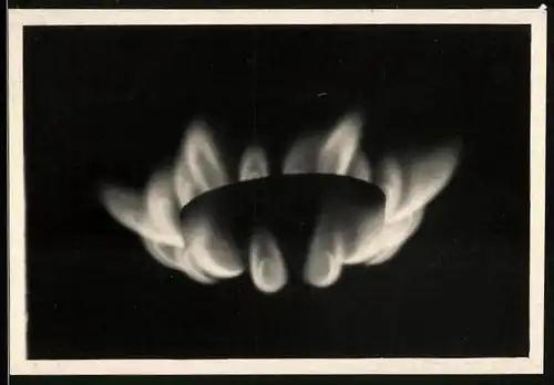 Fotografie Gasbrenner-Flamme im Dunkeln abgelichtet