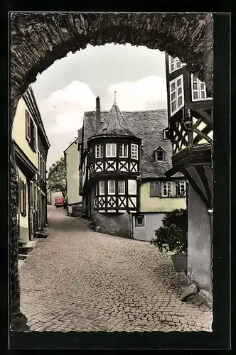 AK Enkirch /Mittelmosel, Gasthaus Ratsschenke und Heimatstuben durch Tor
