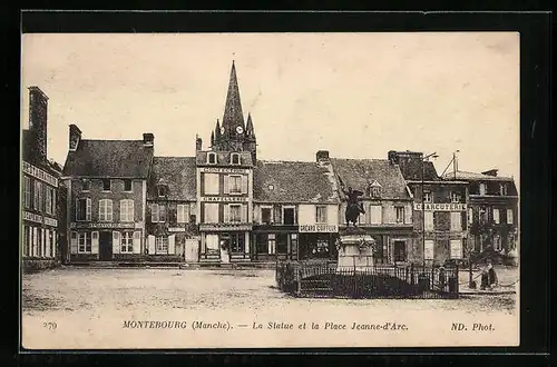 AK Montebourg, La Statue et la Place Jeanne-d`Arc