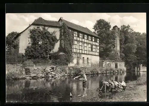 AK Weida /Thür., Partie am alten Stadtturm mit Jungen