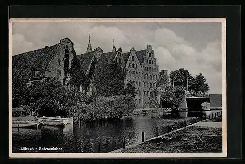 AK Lübeck, Salzspeicher mit Booten