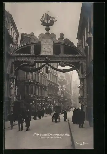 AK München, Münchner Kaisertage, Ehrenbogen der Kaufleute in der Neuhauser Strasse