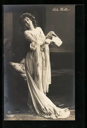 AK Opernsängerin Reta Walter im eleganten Kleid