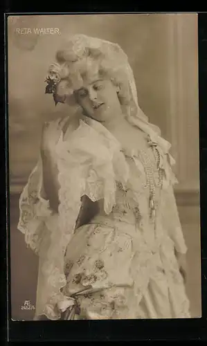 AK Opernsängerin Reta Walter in einem historischen Kostüm