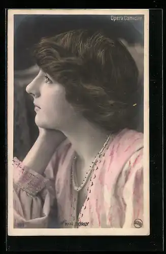 AK Opernsängerin Mademoiselle Dorly blickt verträumt in die Ferne