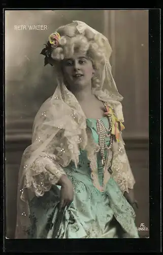 AK Opernsängerin Reta Walter in einem historischen Kostüm