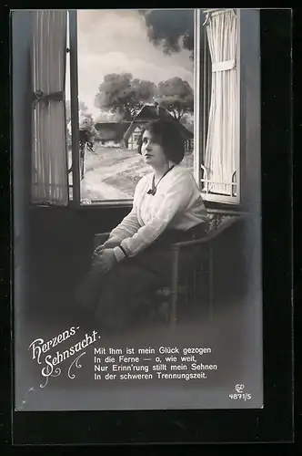Foto-AK GL Co: Junge Frau sitzt am Fenster Herzens-Sehnsucht