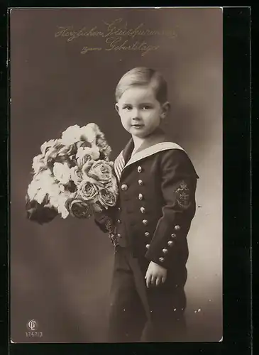 Foto-AK GL Co: Junge im Matrosenanzug hält einen Blumenstrauss in der Hand, Glückwunsch zum Geburtstag!