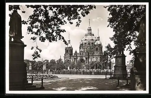 AK Berlin, Blick vom Schinkelplatz auf den Dom