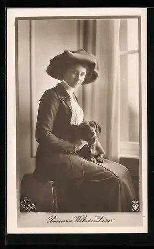 AK Victoria Louise Herzogin von Braunschweig mit ihrem Dackel
