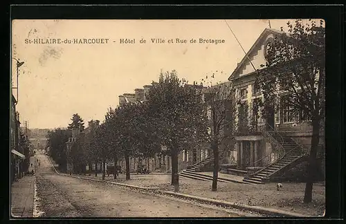 AK Saint-Hilaire-du-Harcouet, Hôtel de Ville et Rue de Bretagne