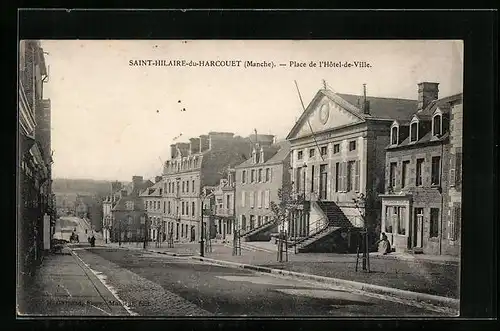 AK Saint-Hilaire-du-Harcouet, Place de l`Hôtel-de-Ville