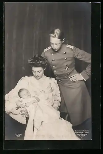 AK Kronprinz Wilhelm von Preussen mit Gattin und Säugling