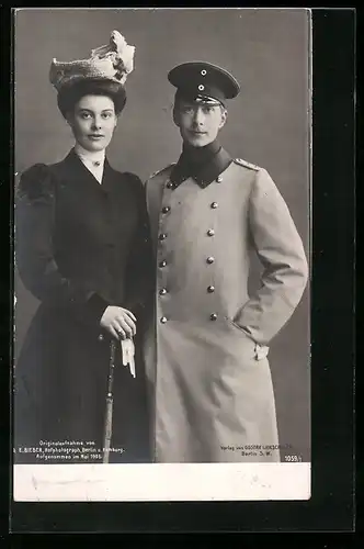 AK Das Kronprinzenpaar in eleganten Mänteln