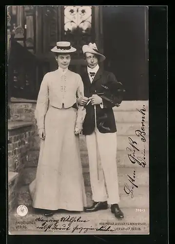 AK Das deutsche Kronprinzenpaar in eleganter Zivilkleidung