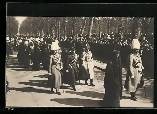 AK Beisetzung der deutschen Kaiserin, Kronprinzessin und Prinzen im Trauerzug