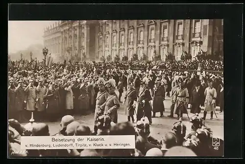 AK Beisetzungsfeier der Kaiserin, Hindenburg und Ludendorf im Trauerzug