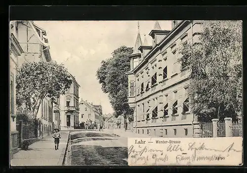 AK Lahr, Werder-Strasse mit Passanten