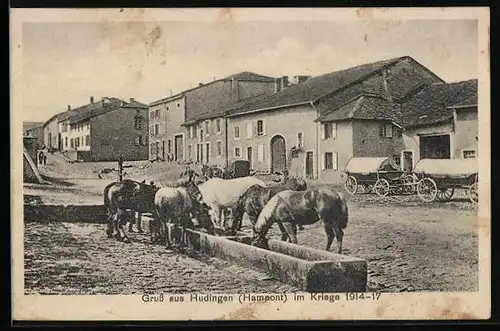 AK Hudingen /Hampont, Ortspartie mit Pferden an der Tränke im Kriege 1914-17