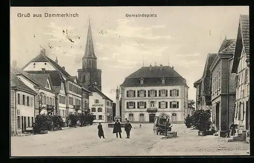 AK Dammerkirch, Gemeindeplatz mit Apotheke