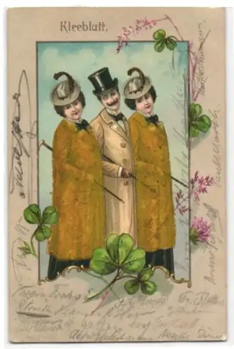 Filz-AK Kleeblatt, Herr wird von zwei Damen in Filzmänteln flankiert
