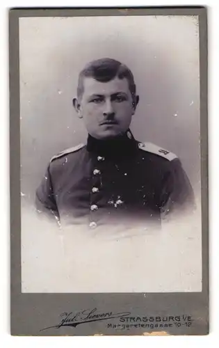 Fotografie Jul. Sievers, Strassburg i. Els., Margaretenstrasse 10-12, Uniformierter Soldat des IR 14